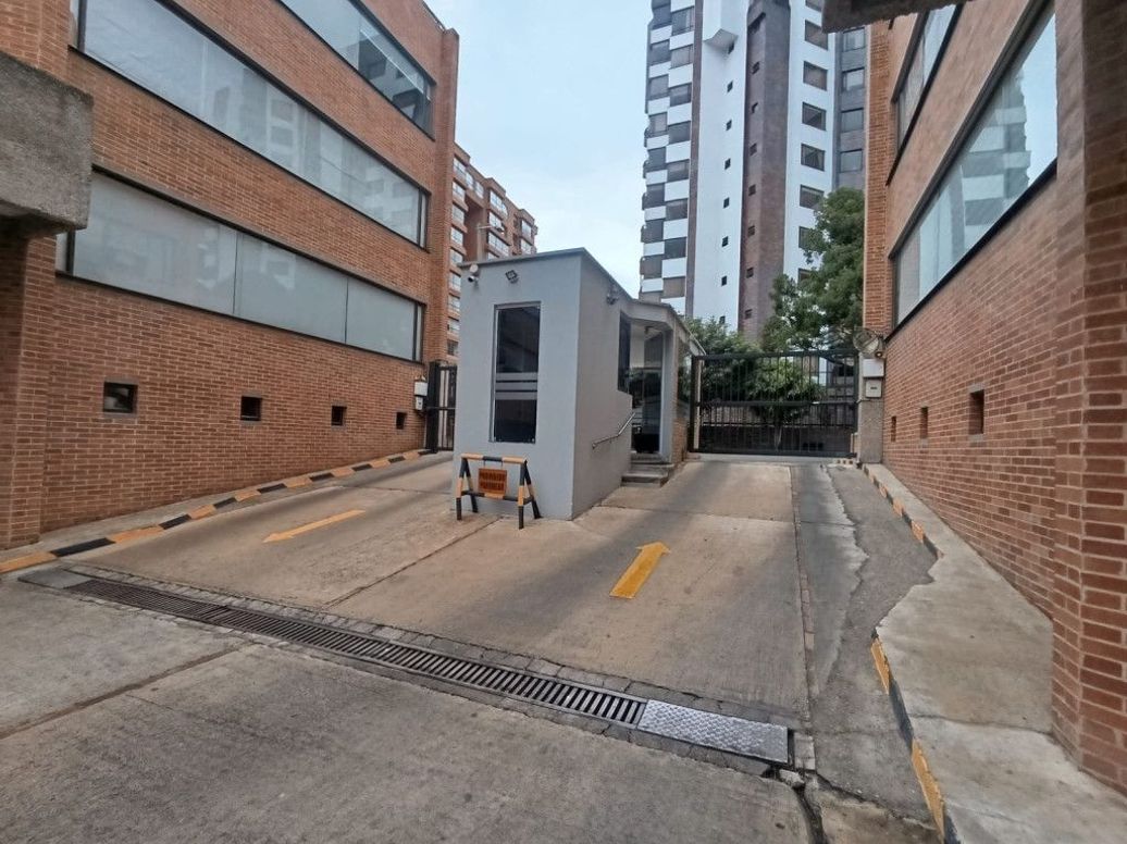 Apartamento de 3 alcobas en venta en Santa Barbara Central, Bogotá, 167 m² · foto 4 de 20