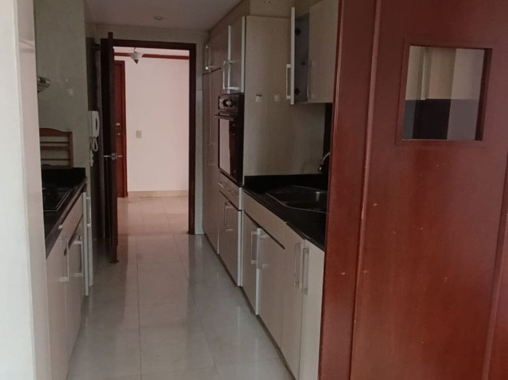 Apartamento de 3 alcobas en venta en Santa Barbara Central, Bogotá, 167 m² · foto 8 de 20