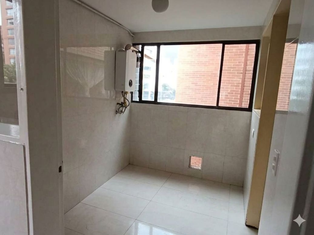 Apartamento de 3 alcobas en venta en Santa Barbara Central, Bogotá, 167 m² · foto 11 de 20