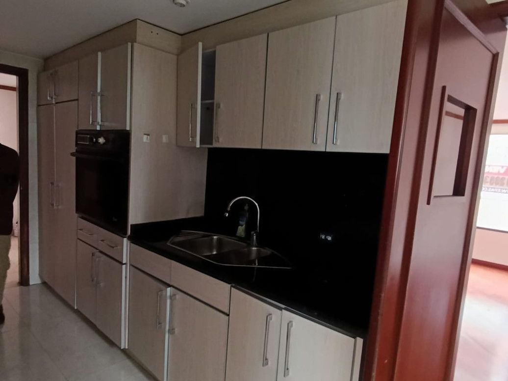 Apartamento de 3 alcobas en venta en Santa Barbara Central, Bogotá, 167 m² · foto 9 de 20