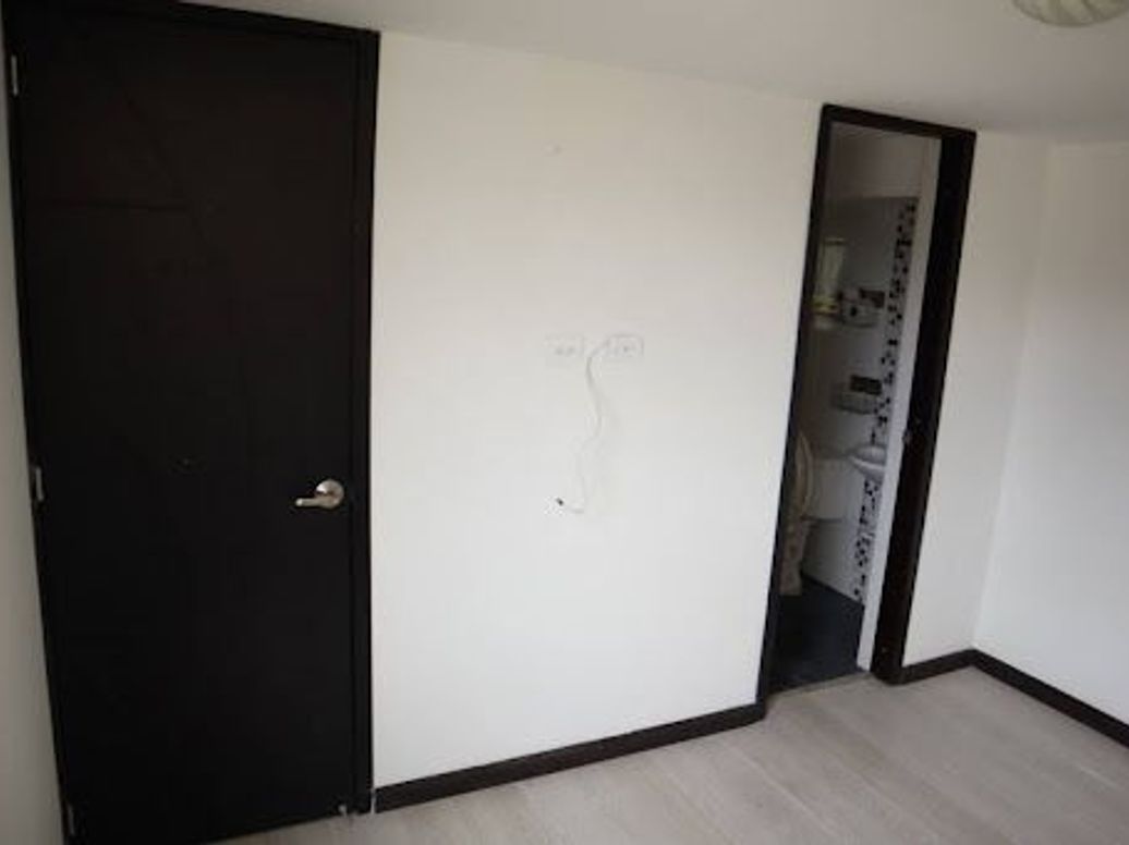 Apartamento de 3 alcobas en venta en Ismael Perdomo, Bogotá, 64 m² · foto 2 de 20