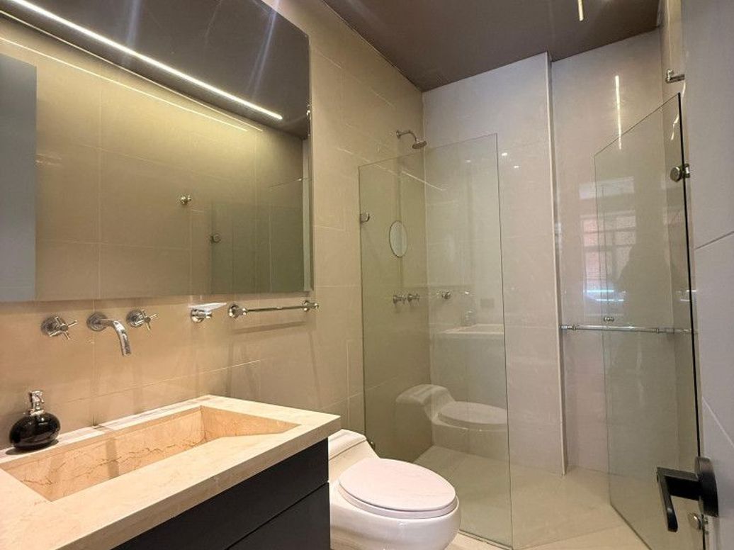 Apartamento de 2 alcobas en venta en Chico Norte Et. Iii, Bogotá, 145 m² · foto 15 de 19