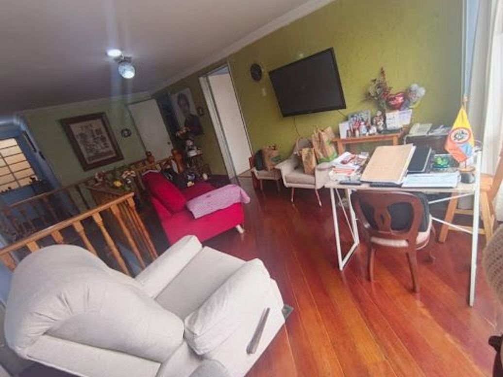 Casa de 7 alcobas en venta en San Luis, Bogotá, 234 m² · foto 5 de 20