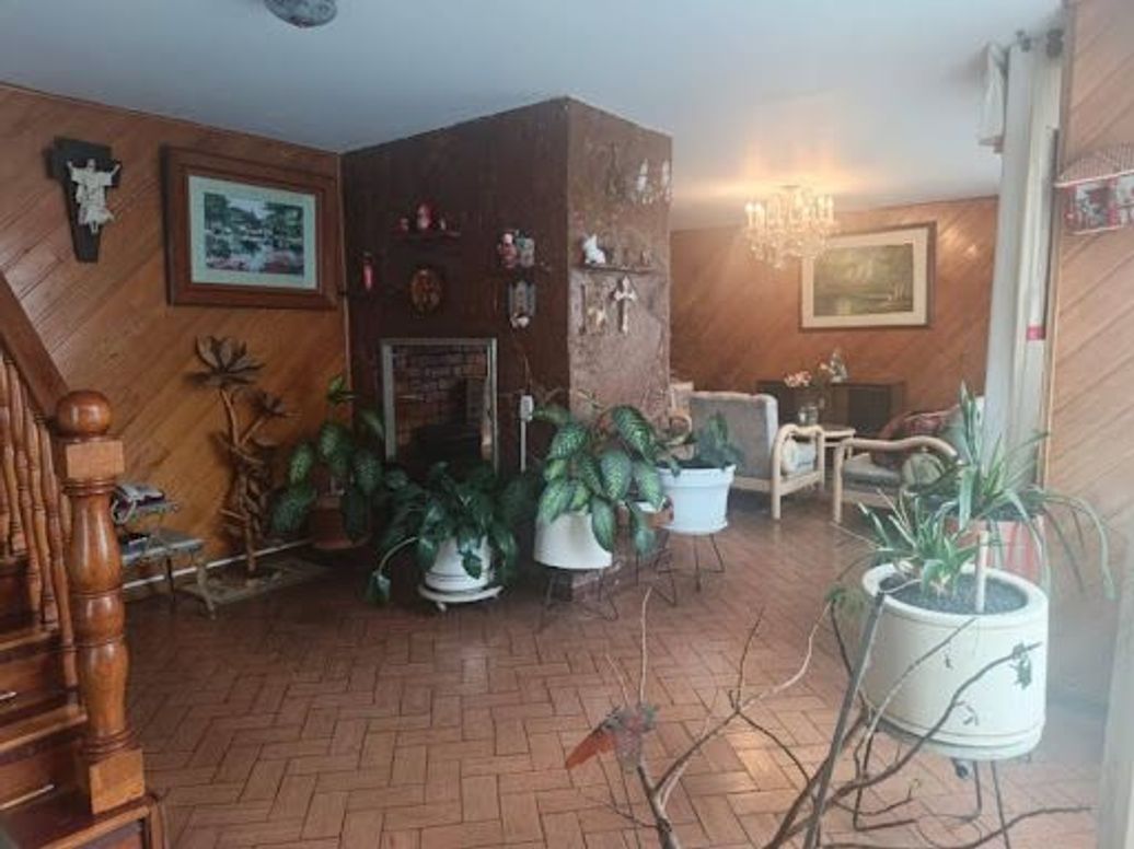 Casa de 7 alcobas en venta en San Luis, Bogotá, 234 m² · foto 2 de 20