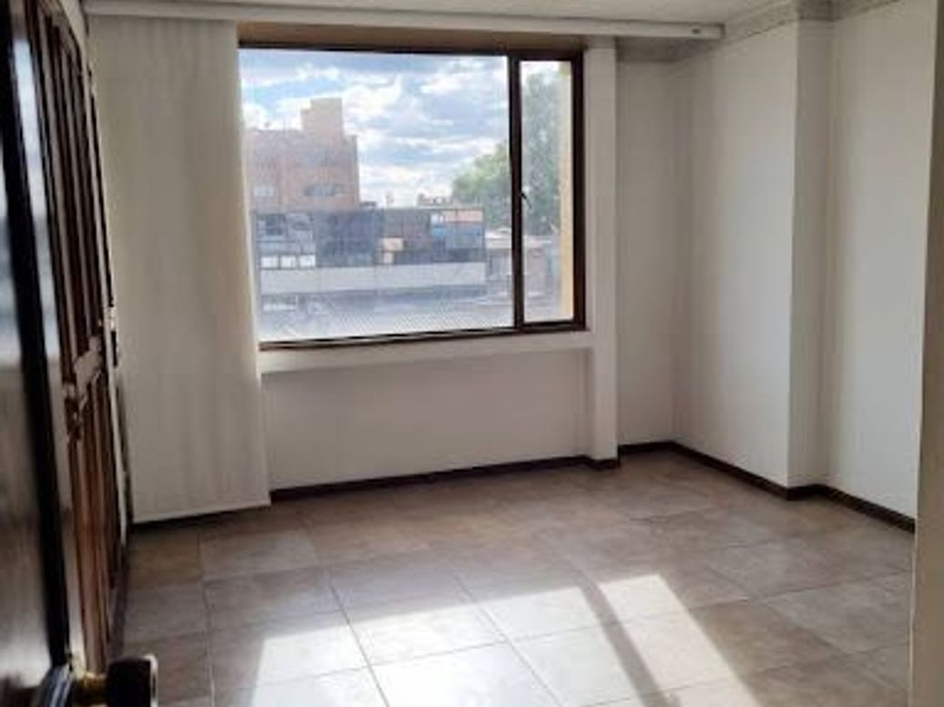 Apartamento de 3 alcobas en venta en La Castellana, Bogotá, 94 m² · foto 4 de 8