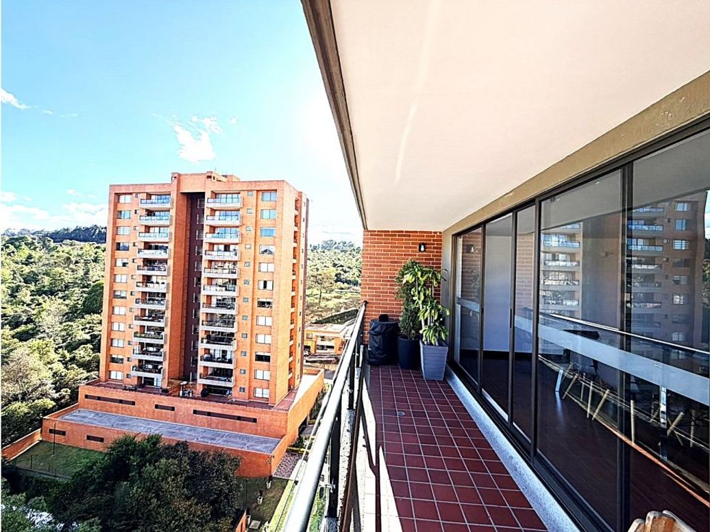 Apartamento de 3 alcobas en venta en San José De Bavaria, Bogotá, 123 m² · foto 2 de 20