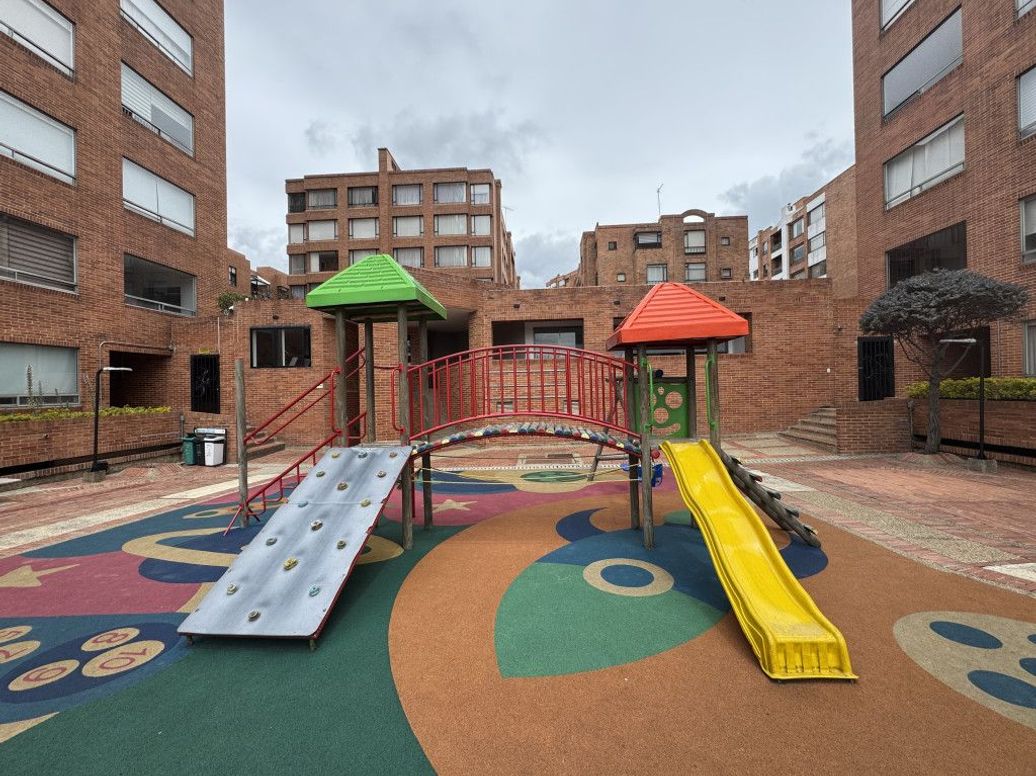 Apartamento de 3 alcobas en venta en Prados De La Calleja, Bogotá, 110 m² · foto 11 de 16