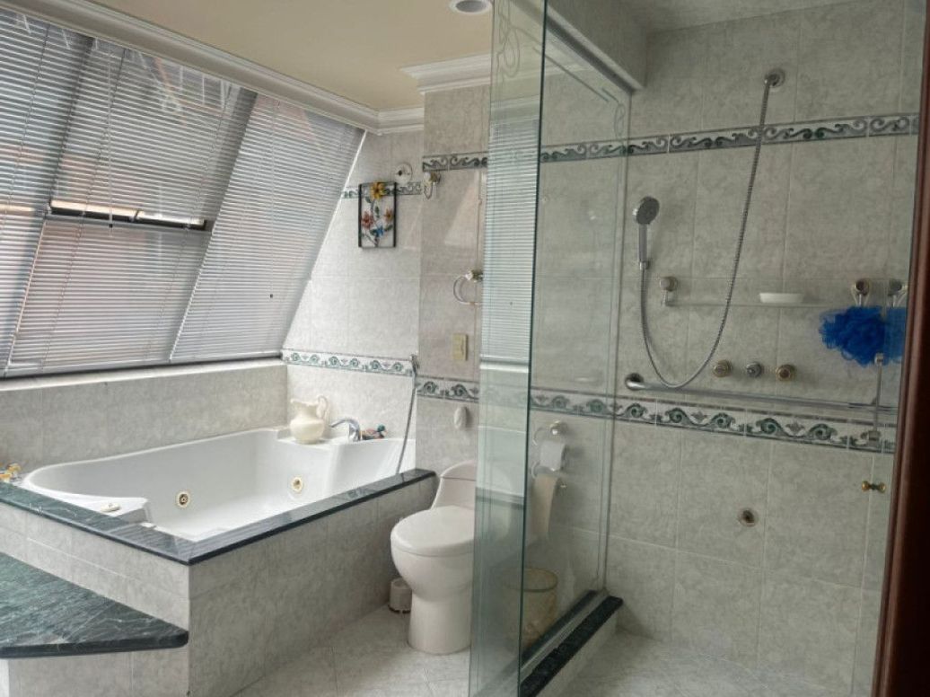 Apartamento de 4 alcobas en venta en La Cabrera, Bogotá, 301 m² · foto 15 de 20