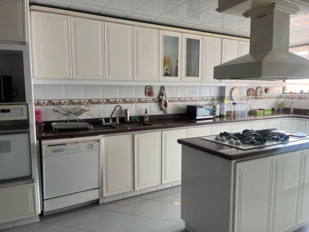 Apartamento de 4 alcobas en venta en La Cabrera, Bogotá, 301 m² · foto 4 de 20