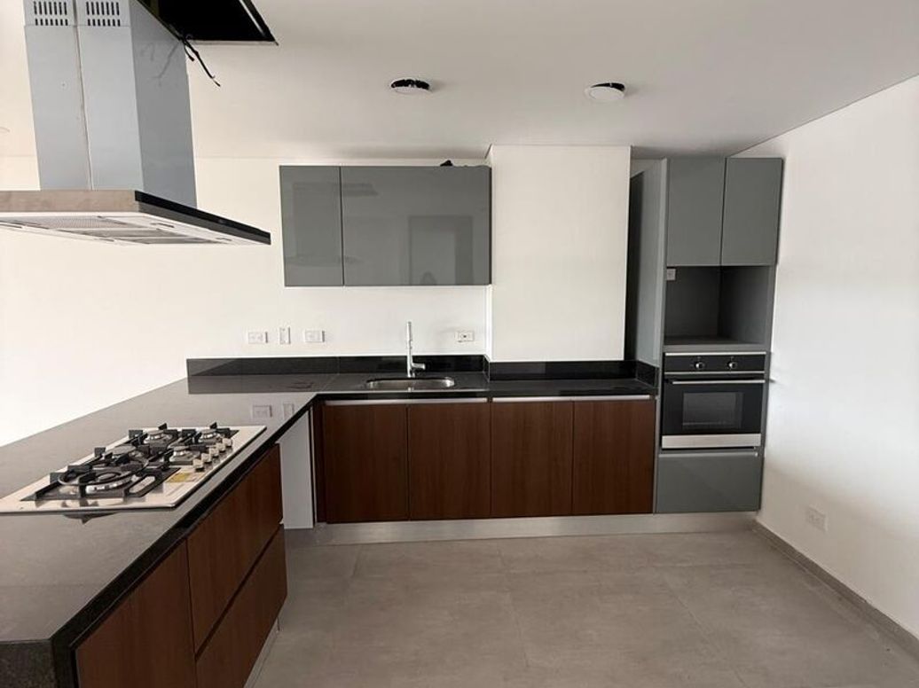 Apartamento de 3 alcobas en venta en Los Cedritos, Bogotá, 140 m² · foto 4 de 20