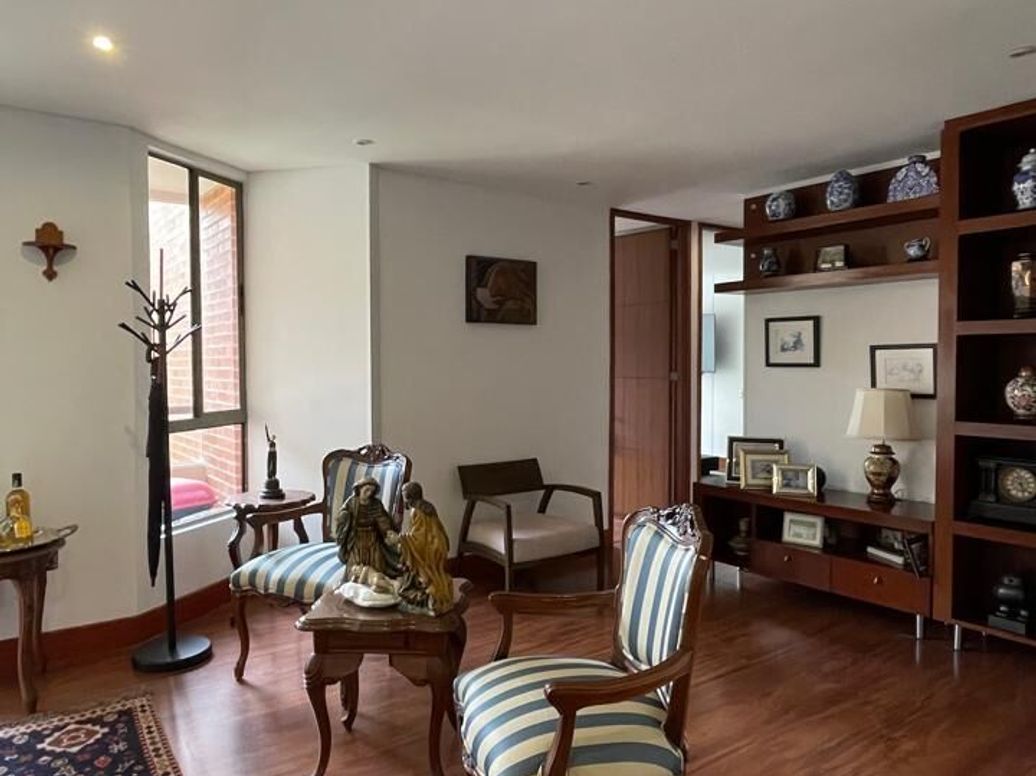 Apartamento de 3 alcobas en venta en Cerros De Los Alpes, Bogotá, 134 m² · foto 3 de 20