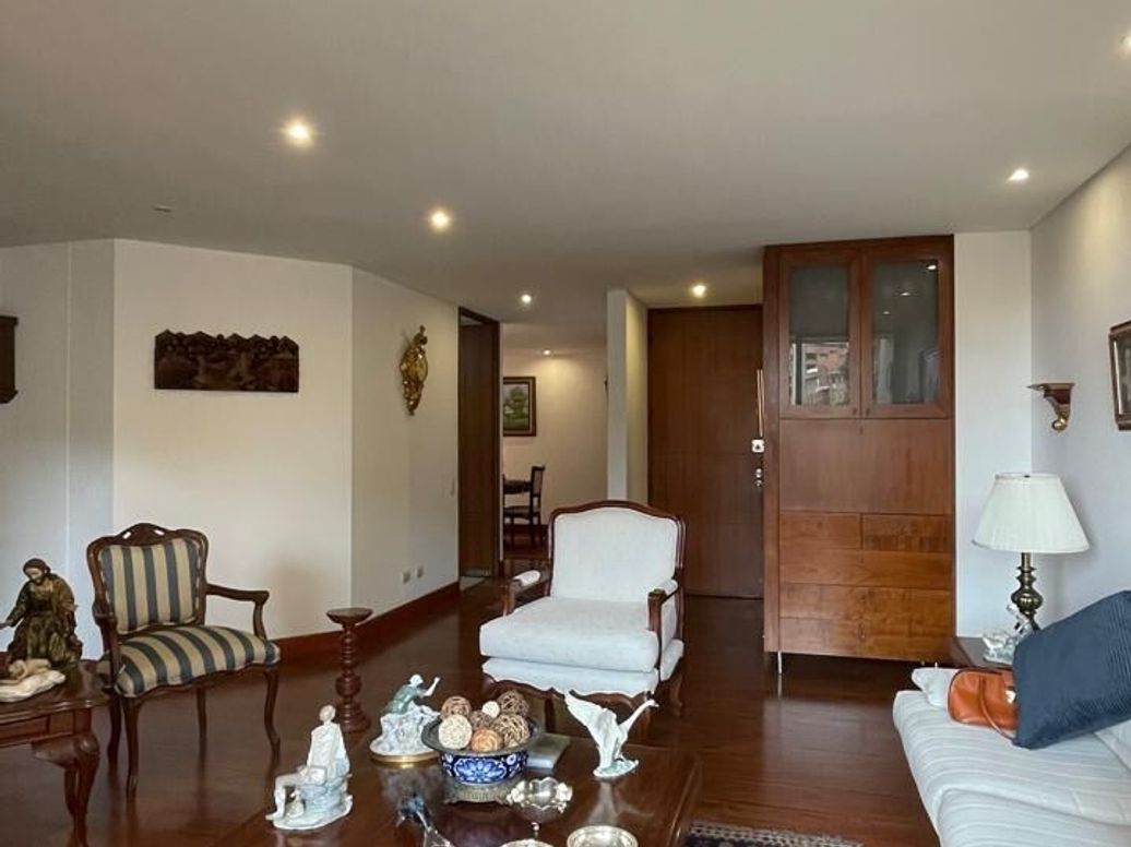 Apartamento de 3 alcobas en venta en Cerros De Los Alpes, Bogotá, 134 m² · foto 4 de 20