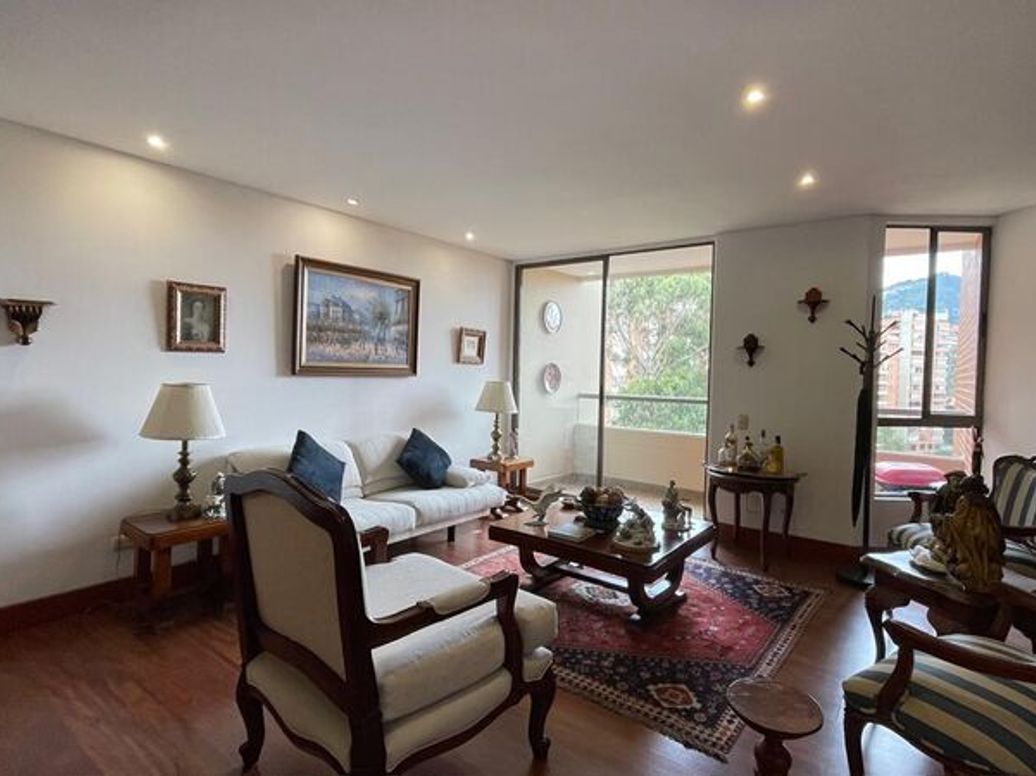 Apartamento de 3 alcobas en venta en Cerros De Los Alpes, Bogotá, 134 m² · foto 5 de 20