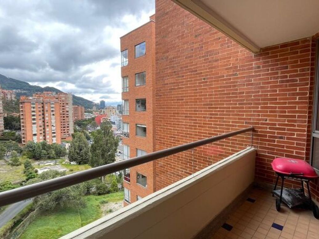 Apartamento de 3 alcobas en venta en Cerros De Los Alpes, Bogotá, 134 m² · foto 12 de 20