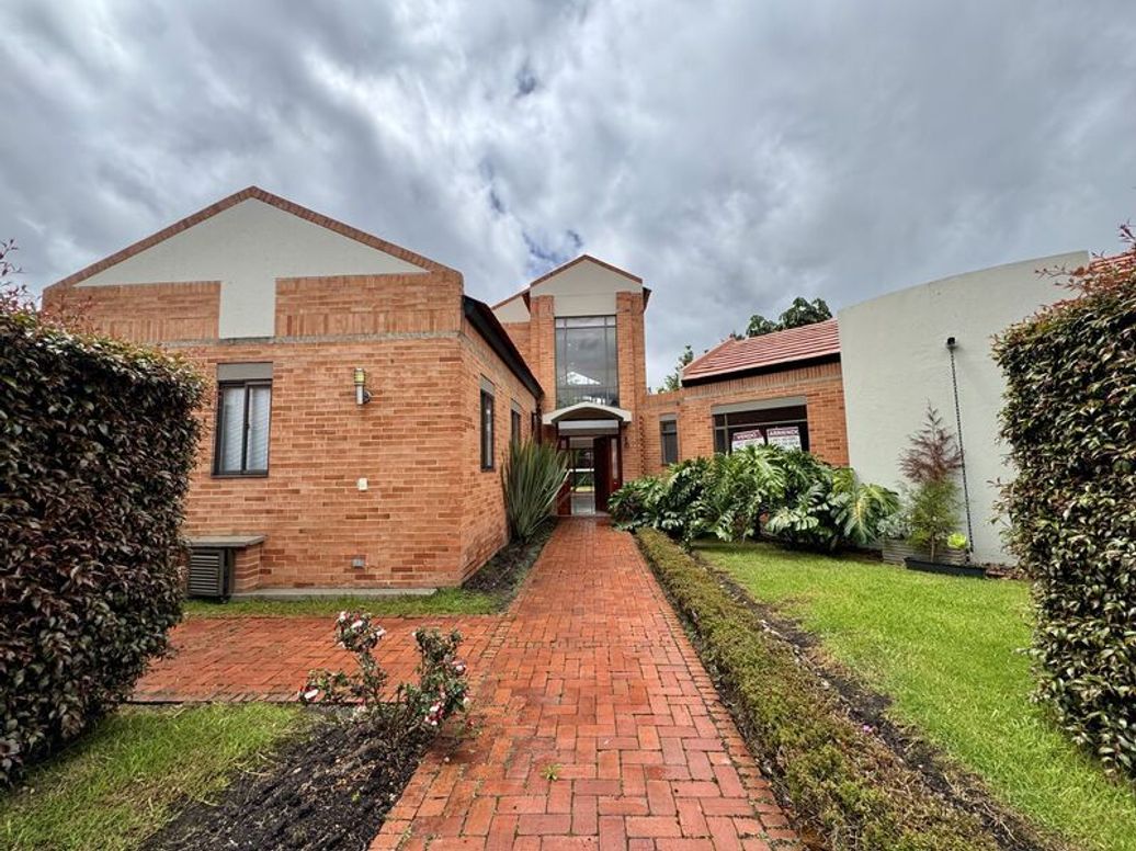 Casa de 3 alcobas en arriendo en Casa Blanca, Bogotá, 255 m² · foto 3 de 20