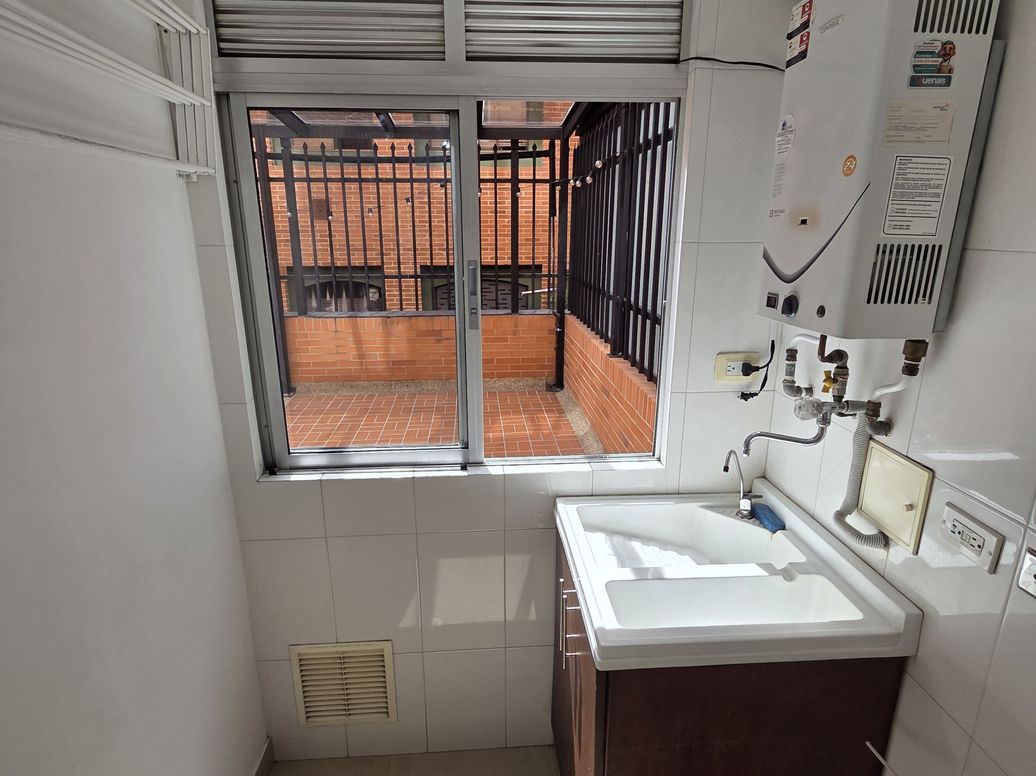 Apartamento de 2 alcobas en arriendo en Santa Barbara Occidental, Bogotá, 68 m² · foto 4 de 20