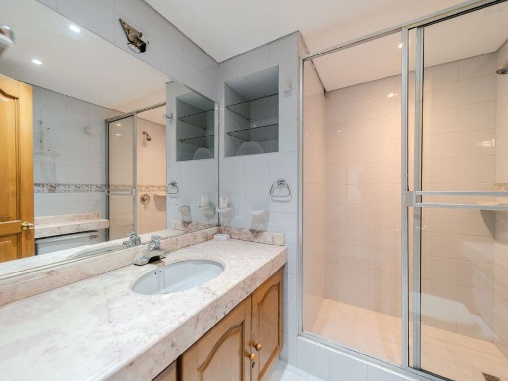 Apartamento de 2 alcobas en venta en Santa Barbara Central, Bogotá, 162 m² · foto 15 de 20