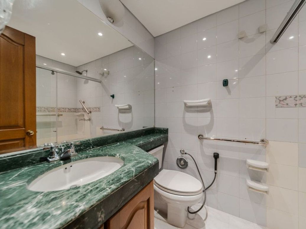 Apartamento de 2 alcobas en venta en Santa Barbara Central, Bogotá, 162 m² · foto 19 de 20