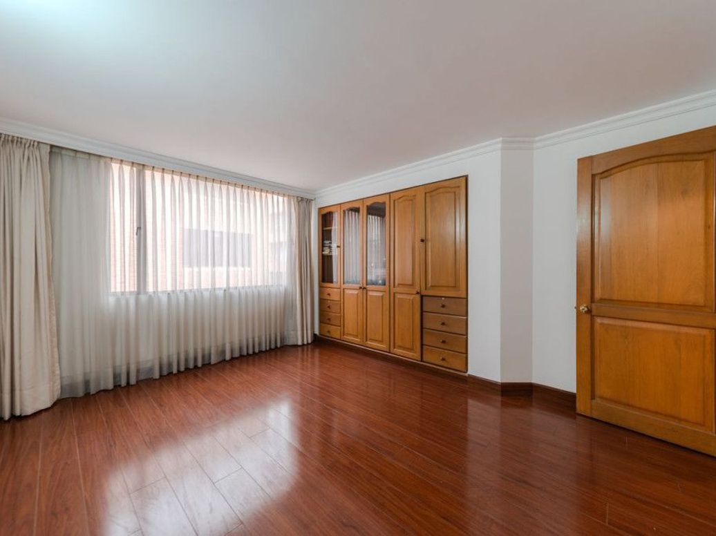 Apartamento de 2 alcobas en venta en Santa Barbara Central, Bogotá, 162 m² · foto 14 de 20
