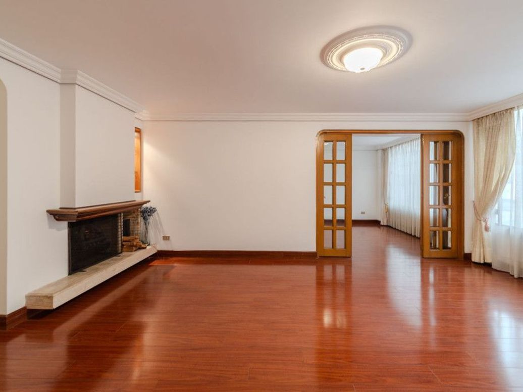 Apartamento de 2 alcobas en venta en Santa Barbara Central, Bogotá, 162 m² · foto 2 de 20