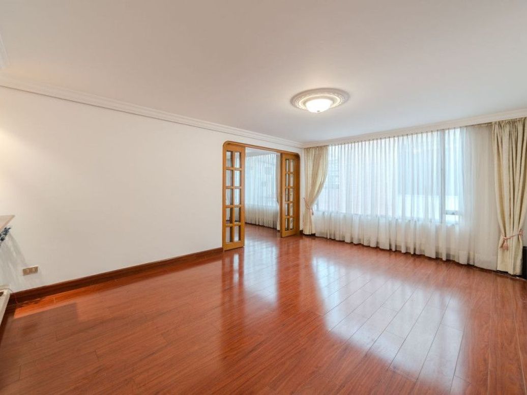 Apartamento de 2 alcobas en venta en Santa Barbara Central, Bogotá, 162 m² · foto 3 de 20