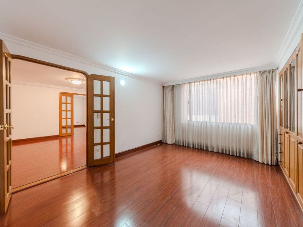 Apartamento de 2 alcobas en venta en Santa Barbara Central, Bogotá, 162 m² · foto 4 de 20