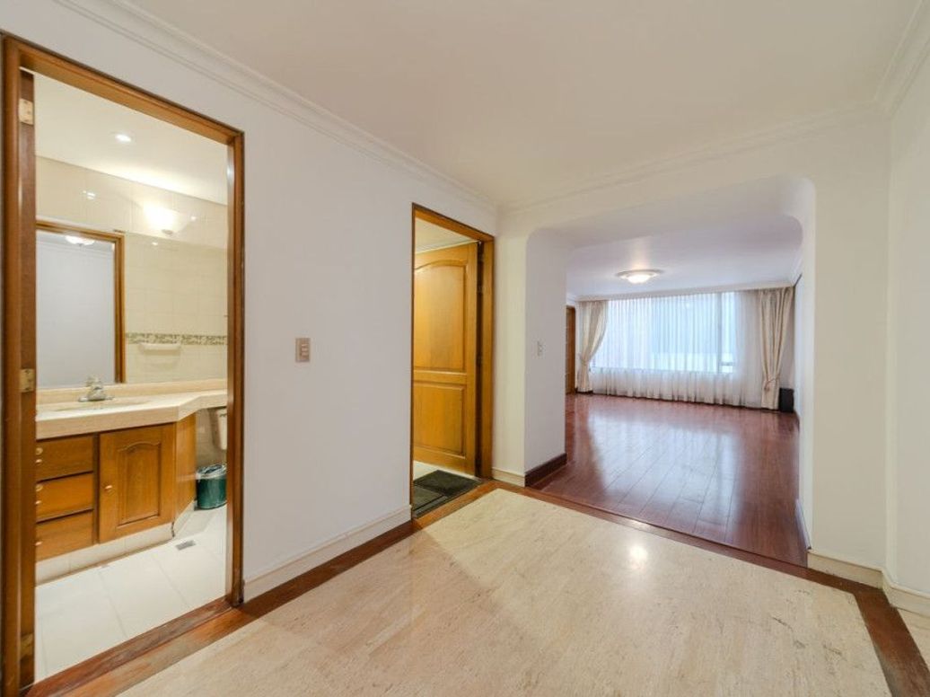 Apartamento de 2 alcobas en venta en Santa Barbara Central, Bogotá, 162 m² · foto 7 de 20