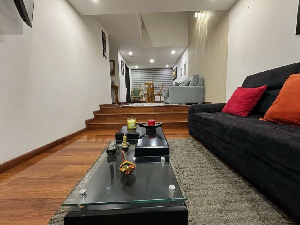 Casa de 6 alcobas en venta en Normandía, Bogotá, 144 m² · foto 2 de 20