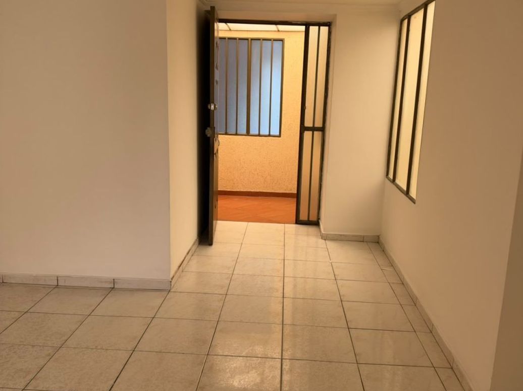 Apartamento de 3 alcobas en arriendo en Santa Rosita, Bogotá, 55 m² · foto 2 de 14