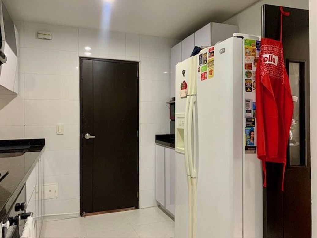 Apartamento de 3 alcobas en venta en Campo Alegre, Bogotá, 131 m² · foto 11 de 20
