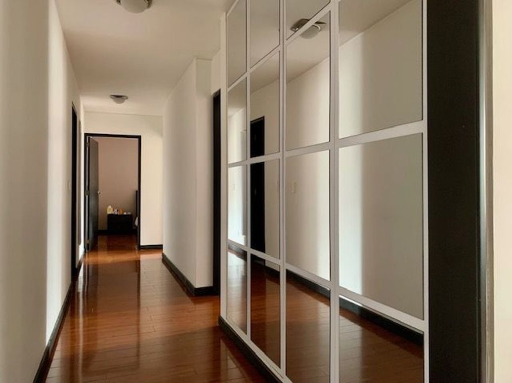 Apartamento de 3 alcobas en venta en Campo Alegre, Bogotá, 131 m² · foto 6 de 20