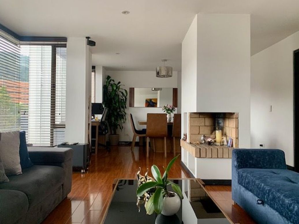 Apartamento de 3 alcobas en venta en Campo Alegre, Bogotá, 131 m² · foto 10 de 20