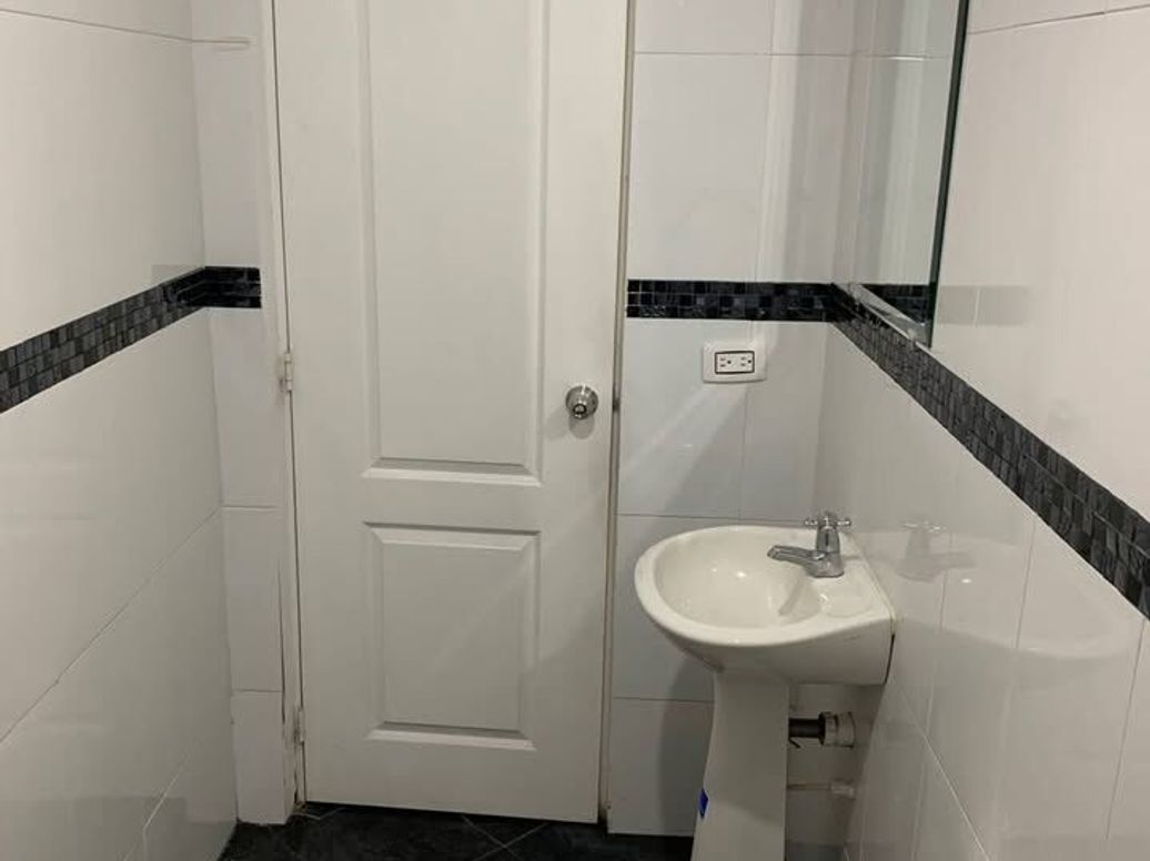 Casa de 7 alcobas en venta en Santa Rosa, Bogotá, 298 m² · foto 5 de 9