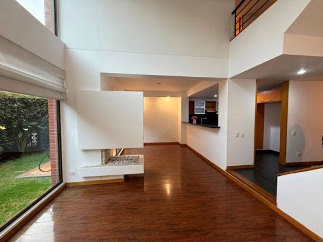Casa de 5 alcobas en arriendo en Arrayanes, Bogotá, 170 m² · foto 2 de 20