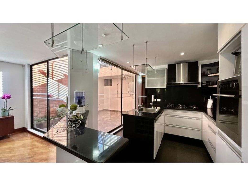 Casa de 3 alcobas en venta en Bella Suiza, Bogotá, 218 m² · foto 7 de 20