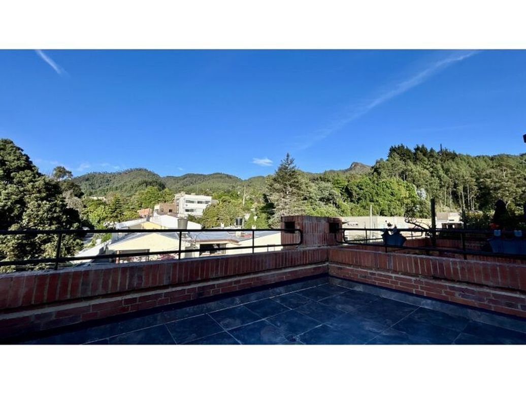Casa de 3 alcobas en venta en Bella Suiza, Bogotá, 218 m² · foto 2 de 20