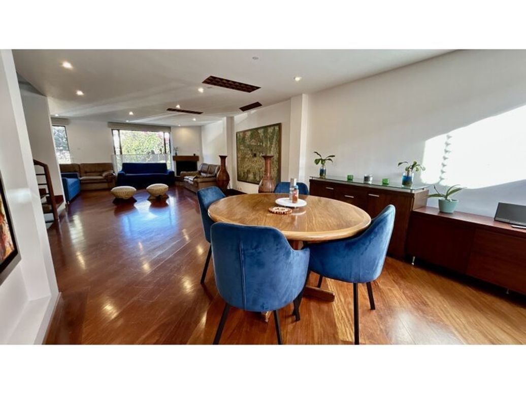 Casa de 3 alcobas en venta en Bella Suiza, Bogotá, 218 m² · foto 3 de 20