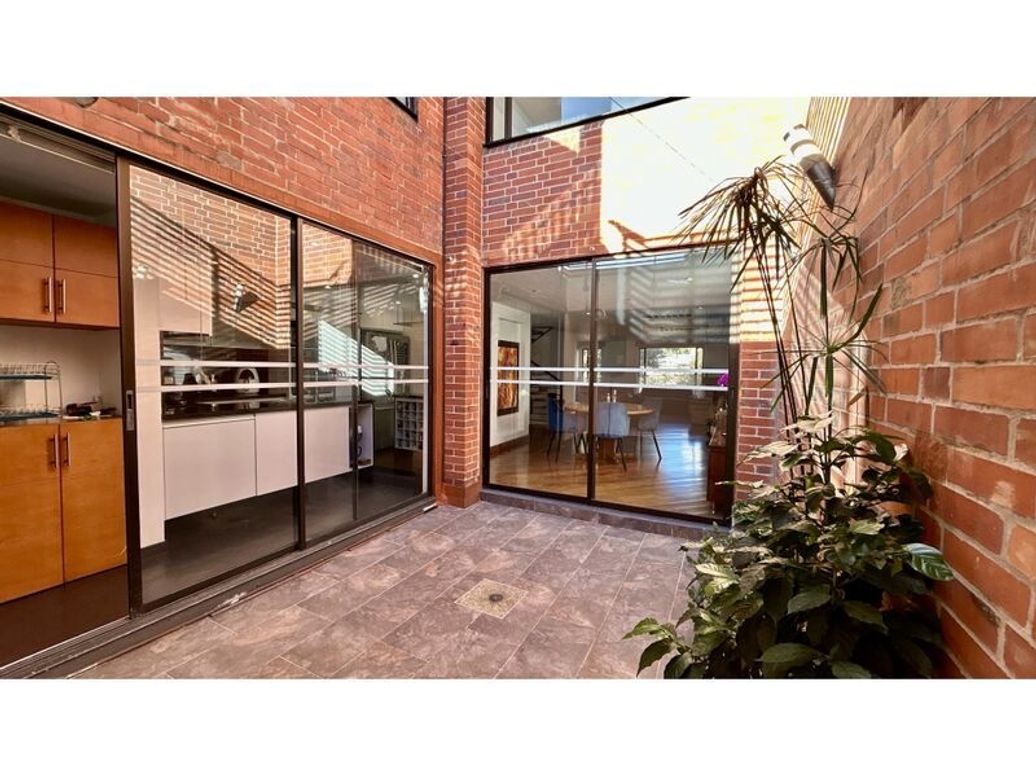 Casa de 3 alcobas en venta en Bella Suiza, Bogotá, 218 m² · foto 6 de 20