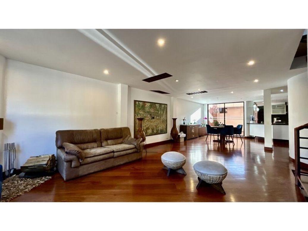 Casa de 3 alcobas en venta en Bella Suiza, Bogotá, 218 m² · foto 5 de 20