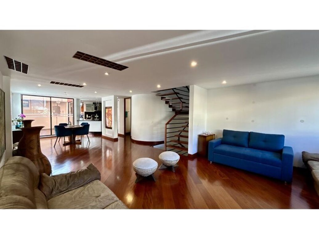 Casa de 3 alcobas en venta en Bella Suiza, Bogotá, 218 m² · foto 4 de 20