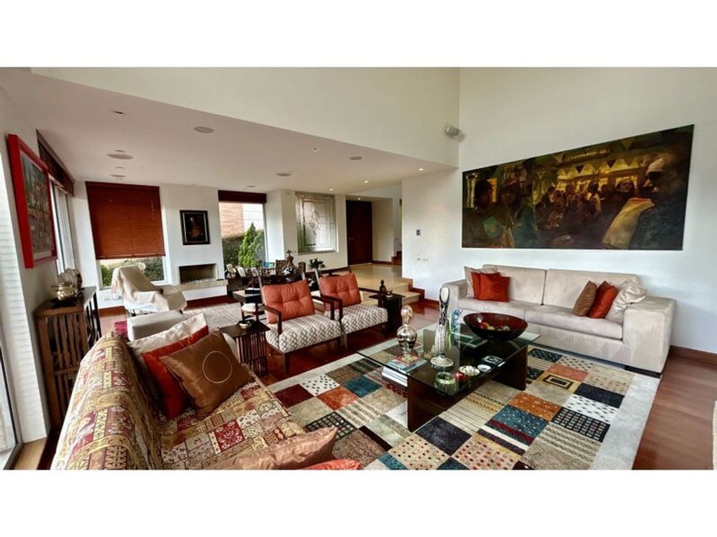 Casa de 4 alcobas en venta en Niza Suba, Bogotá, 390 m² · foto 2 de 20