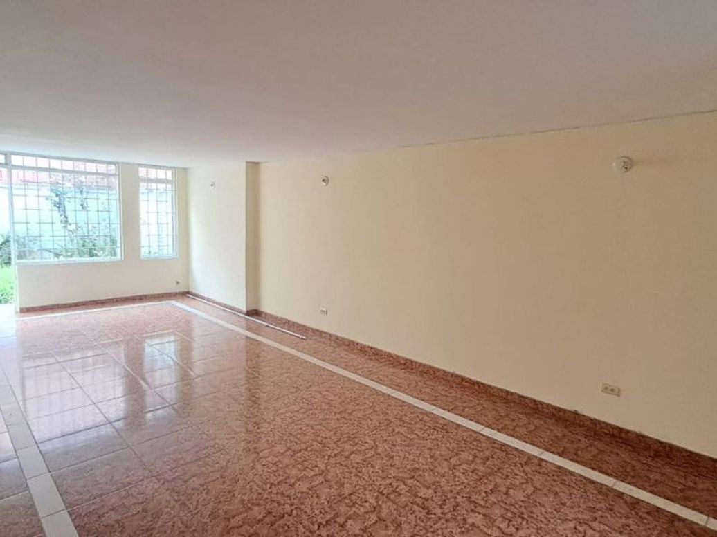 Casa de 4 alcobas en venta en La Esmeralda, Bogotá, 190 m² · foto 9 de 12