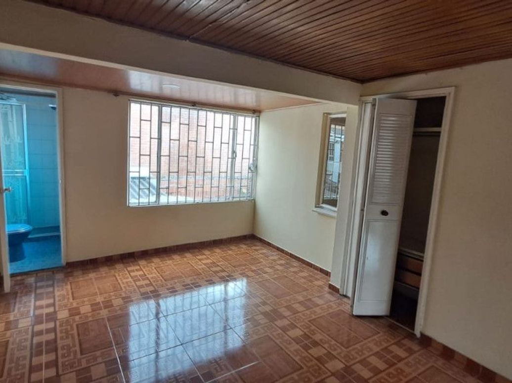 Casa de 4 alcobas en venta en La Esmeralda, Bogotá, 190 m² · foto 10 de 12