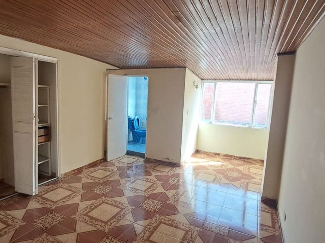 Casa de 4 alcobas en venta en La Esmeralda, Bogotá, 190 m² · foto 8 de 12