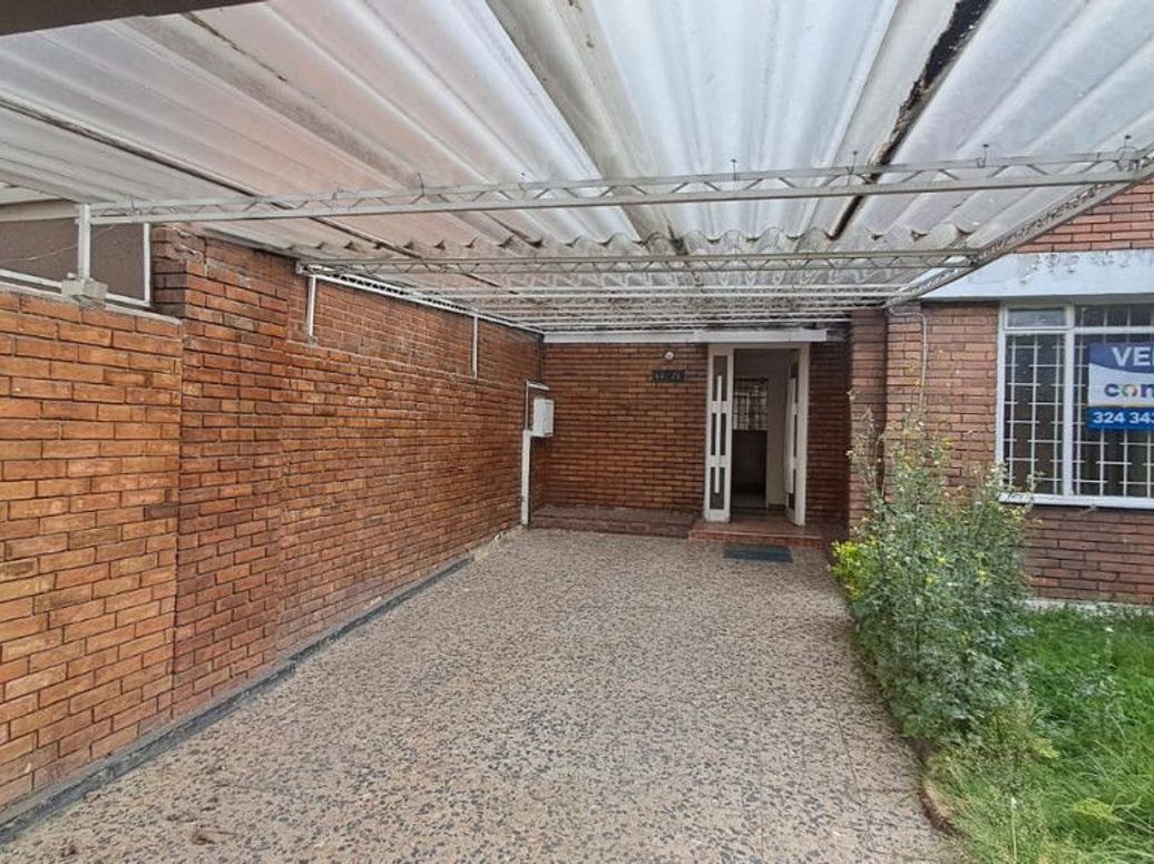 Casa de 4 alcobas en venta en La Esmeralda, Bogotá, 190 m² · foto 4 de 12