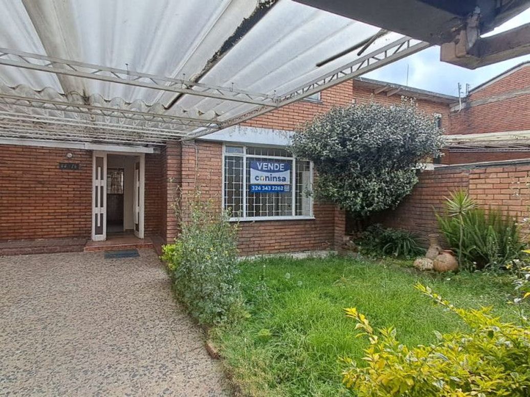 Casa de 4 alcobas en venta en La Esmeralda, Bogotá, 190 m² · foto 2 de 12