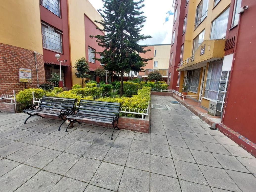 Apartamento de 3 alcobas en venta en Club De Los Lagartos, Bogotá, 48 m² · foto 2 de 20