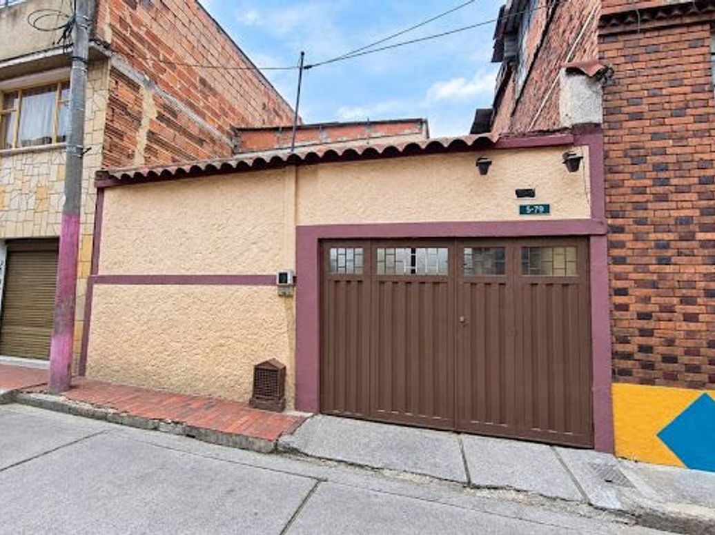 Casa de 11 alcobas en venta en 20 De Julio, Bogotá, 162 m² · foto 2 de 10