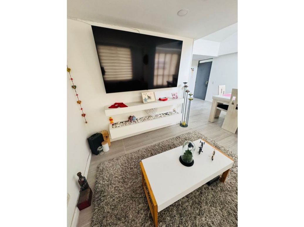 Apartamento de 3 alcobas en venta en Álamos, Bogotá, 63 m² · foto 2 de 5