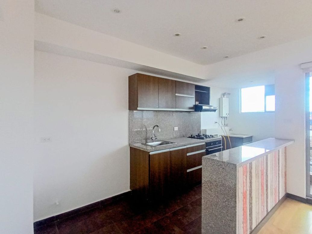 Apartamento de 3 alcobas en venta en San Antonio Nor - Occidental, Bogotá, 82 m² · foto 4 de 16